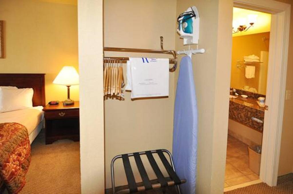 Econo Lodge Inn & Suites Greenbrier Quarto foto