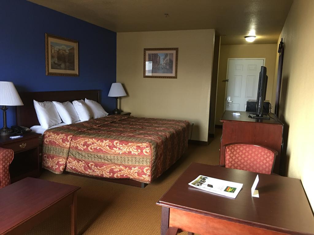 Econo Lodge Inn & Suites Greenbrier Exterior foto
